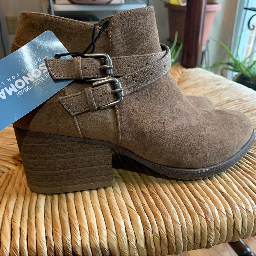 Size 7 women’s Sonoma Esme ankle booties